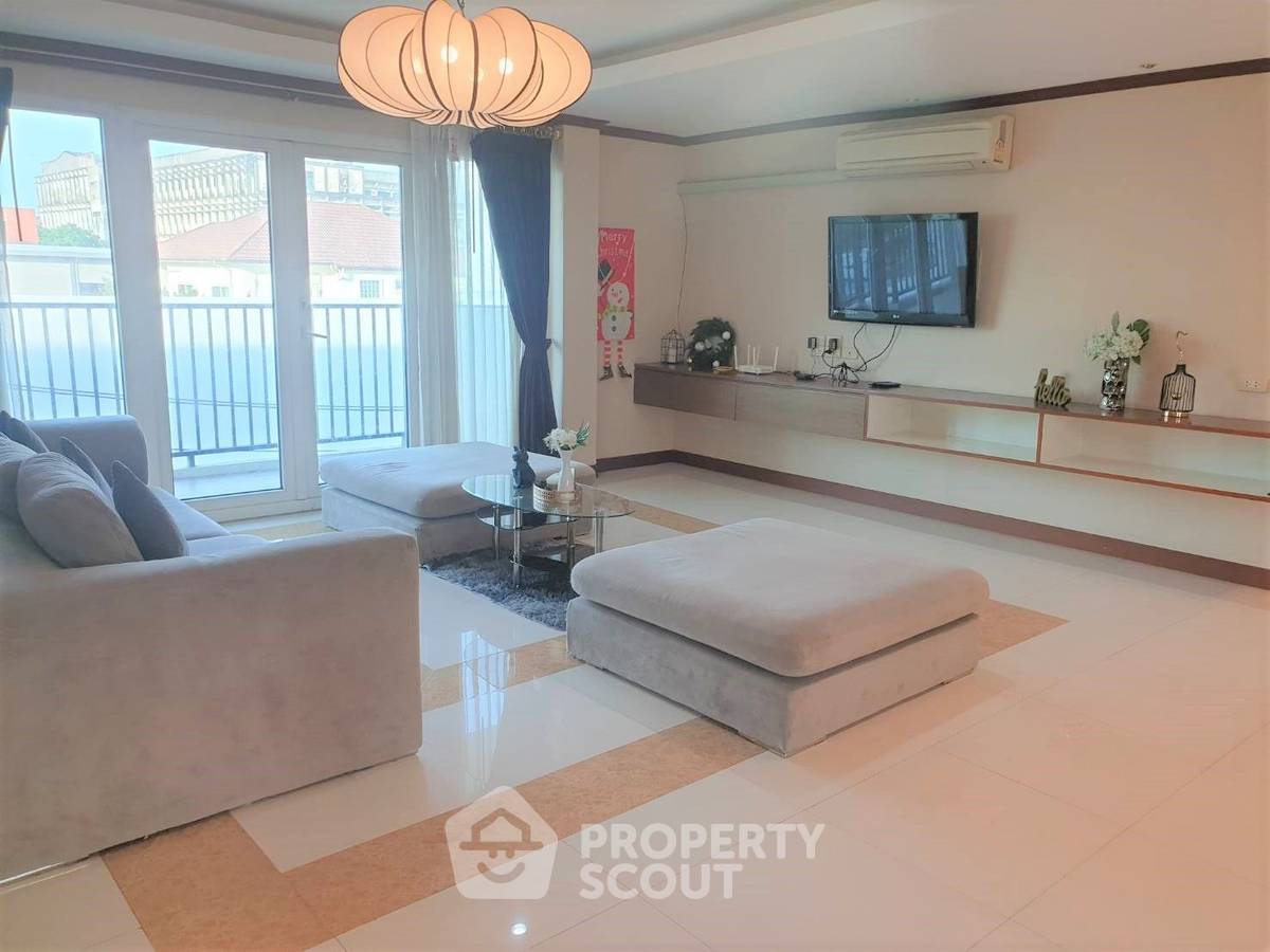 3-BR Condo at Vivarium Residence near BTS Ekkamai (ID 1547085)
