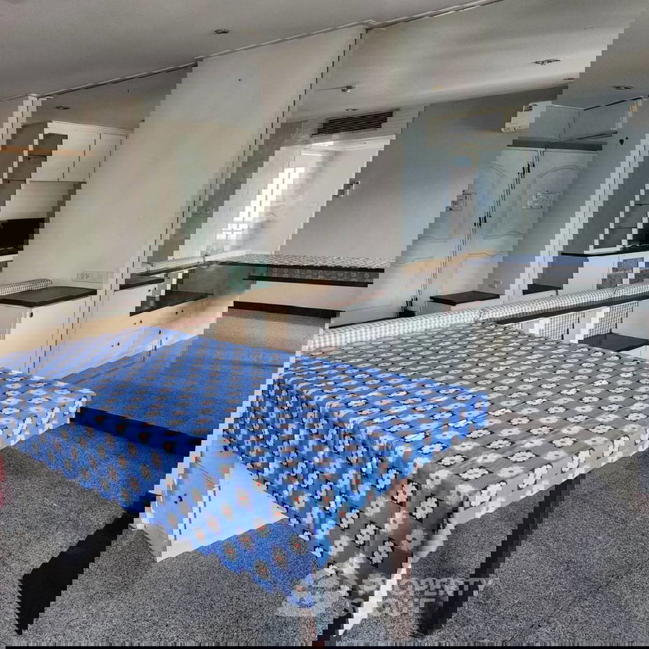 2-BR Condo at Baan Kasemsan 1 Condo near BTS National Stadium (ID 1732392)