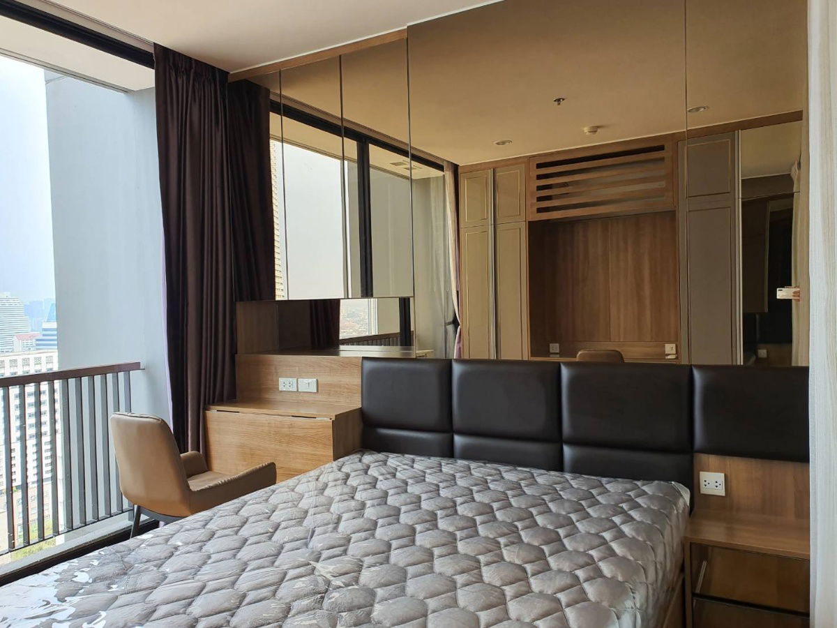 🧳 For Rent: Noble Revo Silom – Near BTS Surasak – Fully Furnished Luxury Condo, Ready to Move In 🏙️