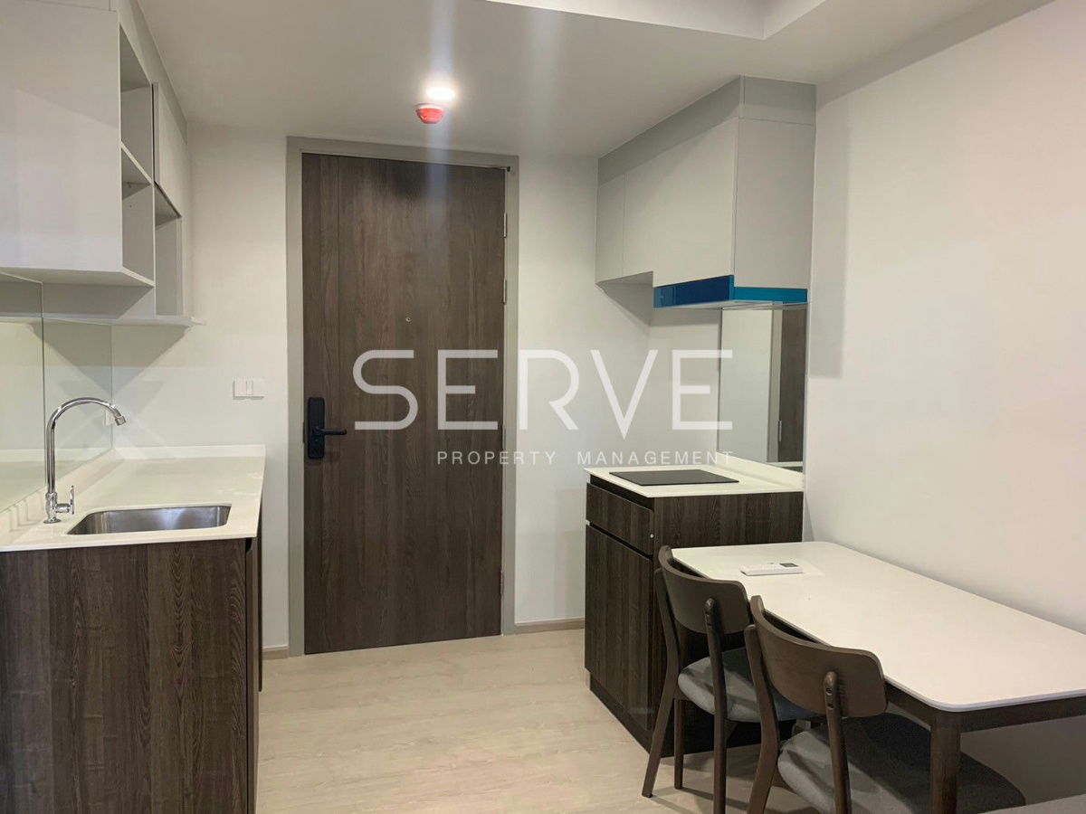 1 张床大房，可欣赏城市景观，位置优越，靠近 BTS Khu Khot 120 m。