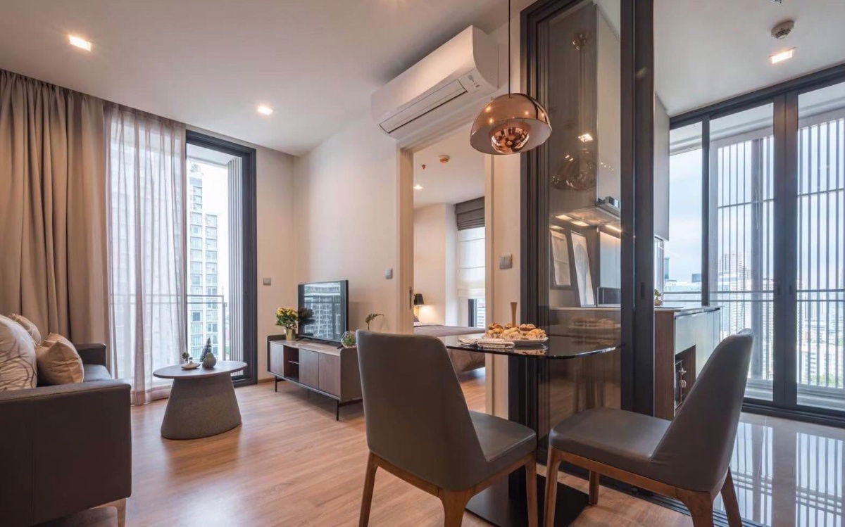 THE LINE Phahon -      Pradipat