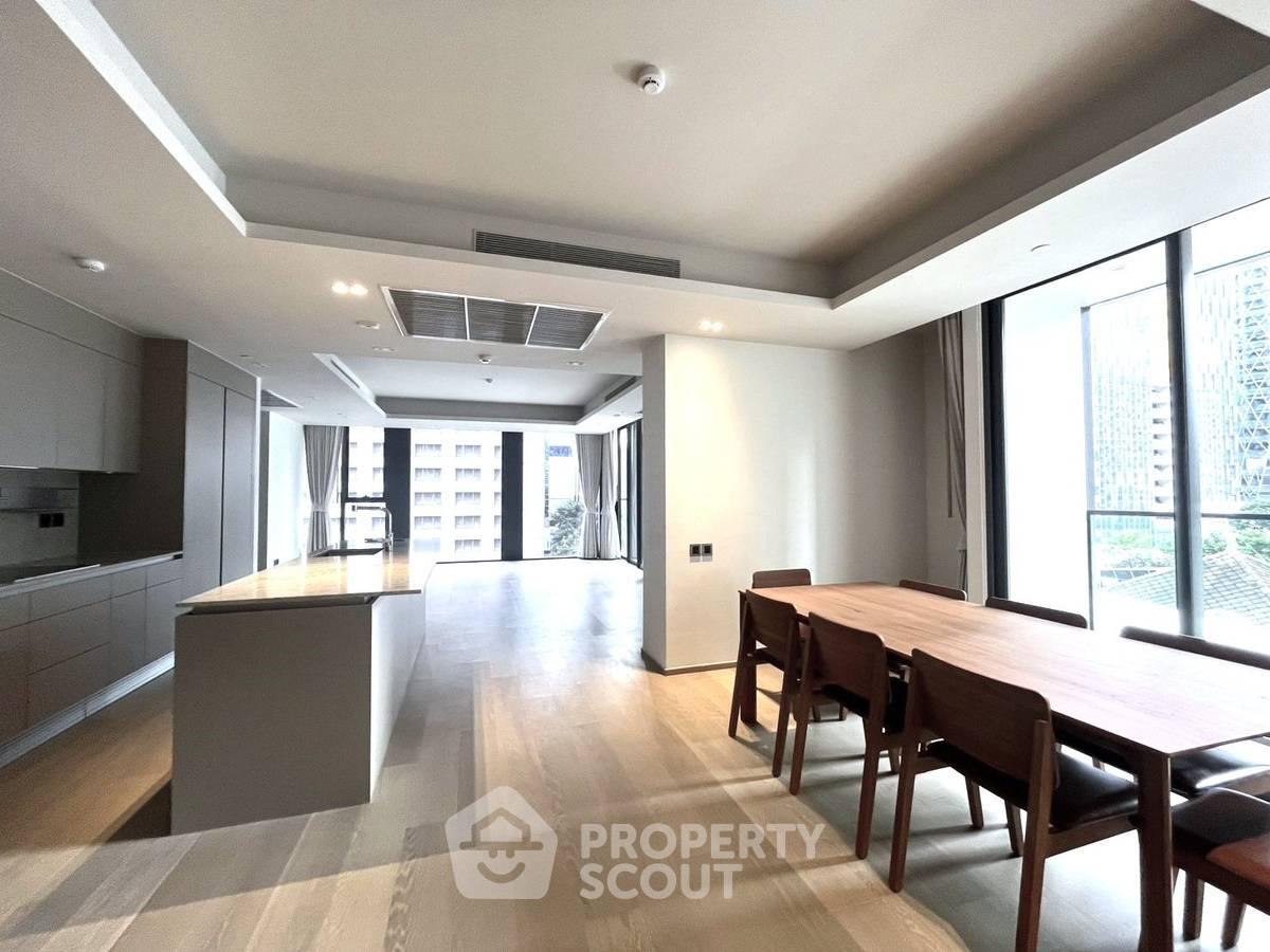 3-BR Condo at Tonson One Residence near BTS Chit Lom (ID 2394715)