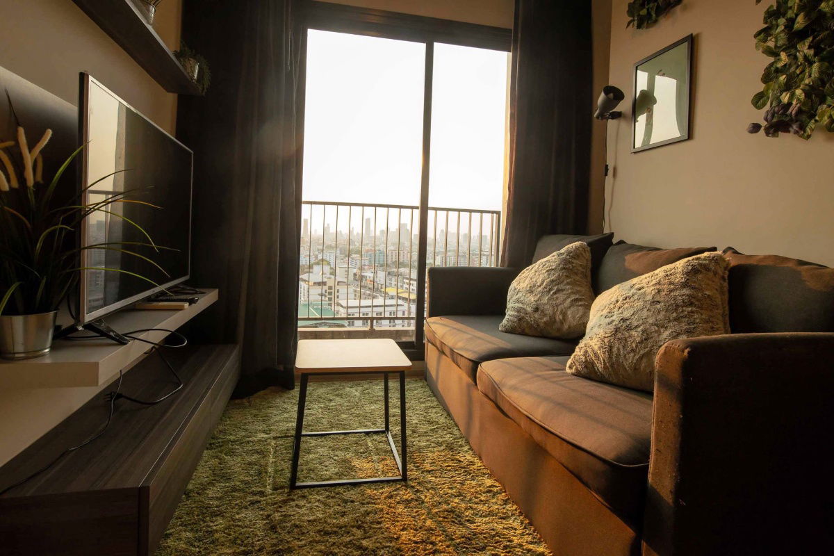 🧳 For Rent: Centric Ratchada - Huai Khwang – Only 120m to MRT Huai Khwang 🚇 – Fully Furnished Condo, Ready to Move In!