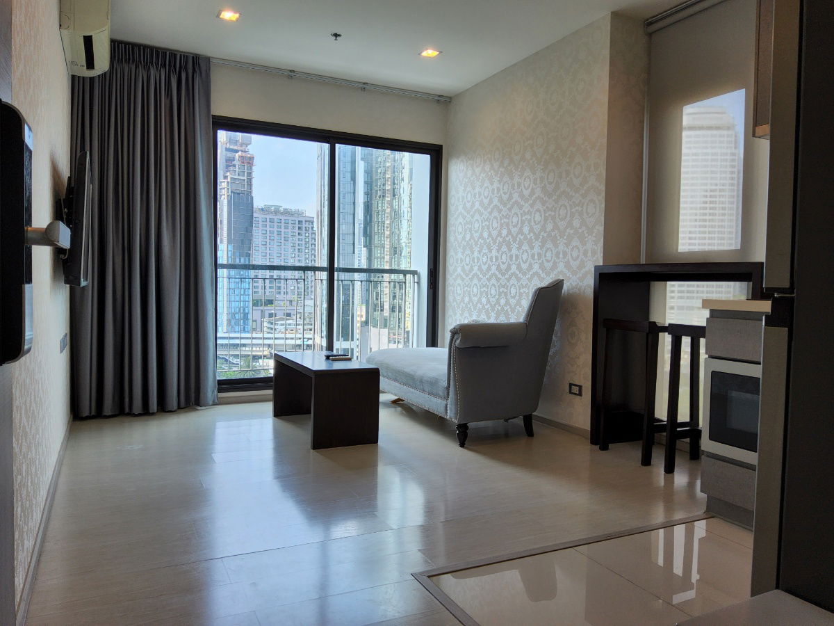 BTS Thonglor, luxury great view condo 50 sqm. with bathtub, fully furnished ready to move in.