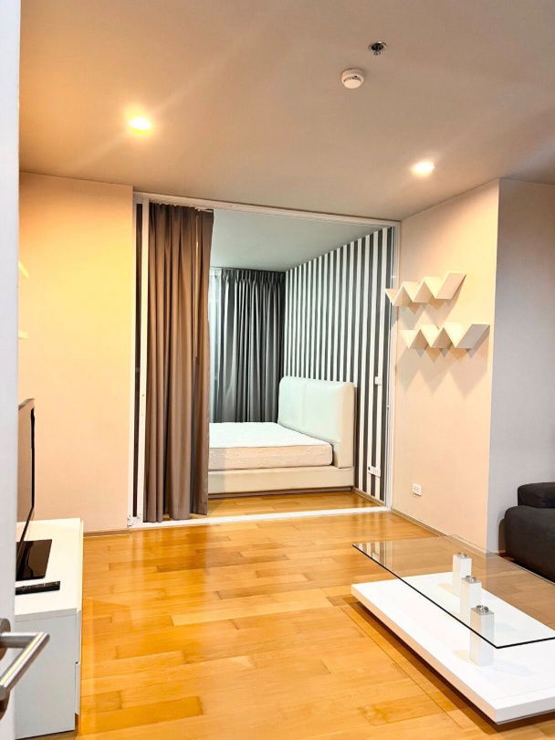 Hive Sathorn Condominium ready to move in, size 48 sq m., 1 bedroom, 1 bathroom.