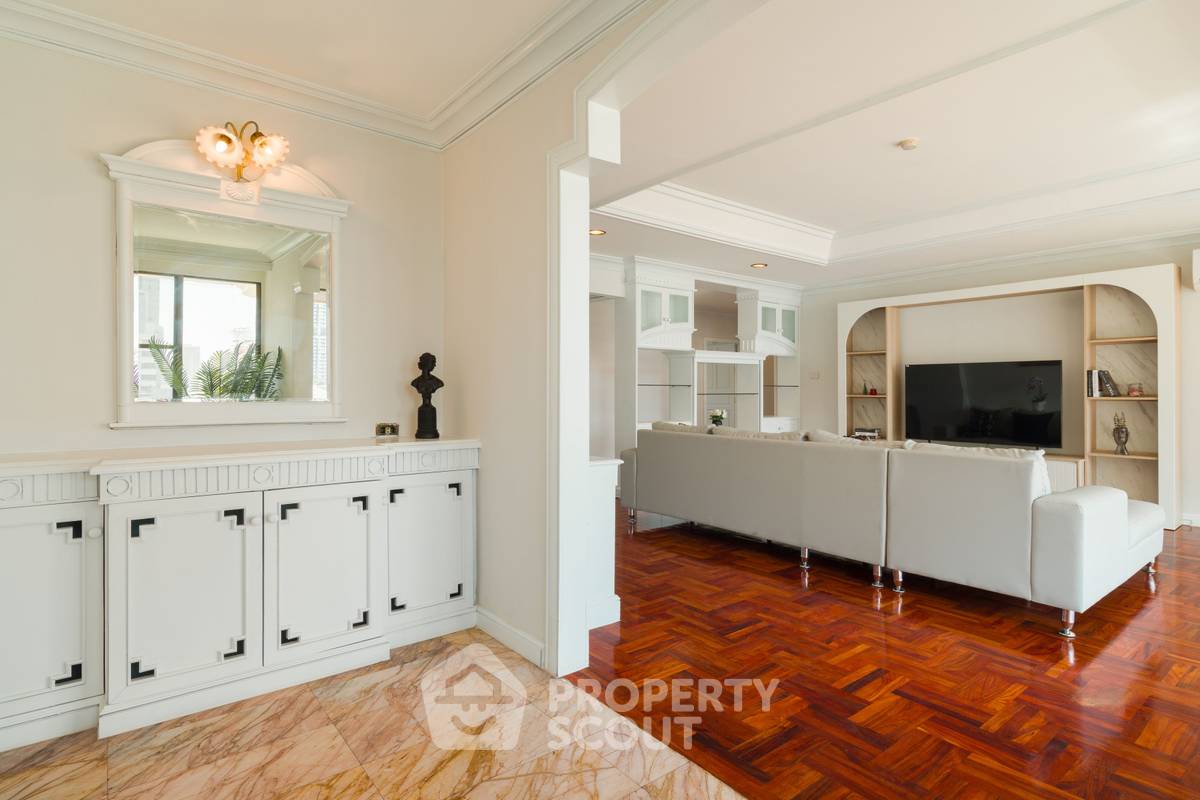 3-BR Condo at Charan Tower near BTS Phrom Phong (ID 2073062)