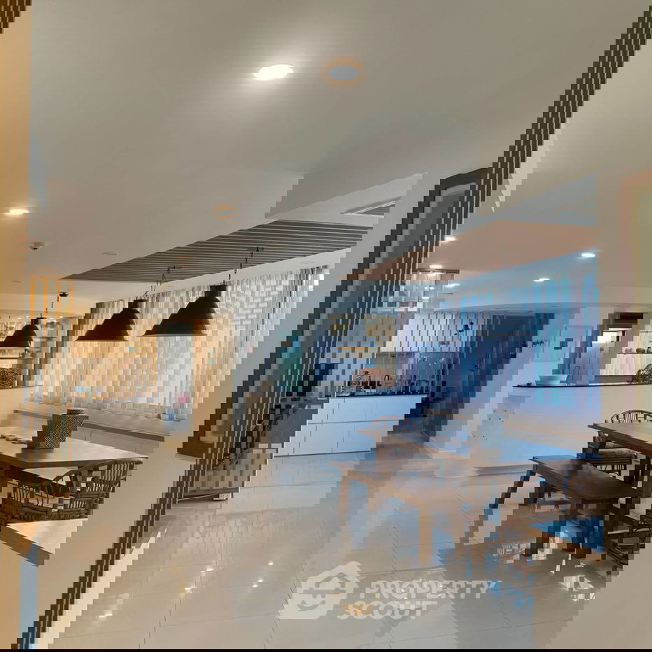 3-BR Condo at Sukhumvit Casa Condominium near BTS Asok (ID 2106419)