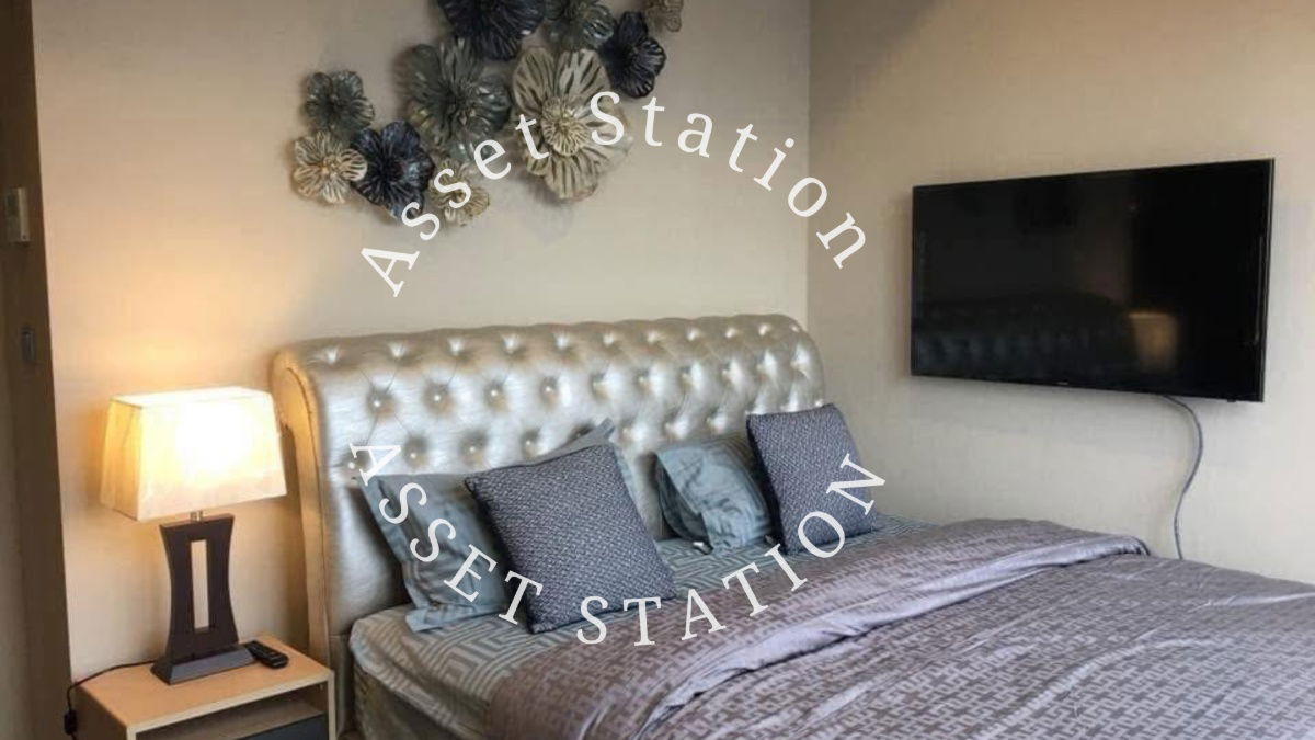 For rent: Ashton Asoke, 2 bedrooms, 2 bathrooms, luxury condo, next to the Sukhumvit MRT station.