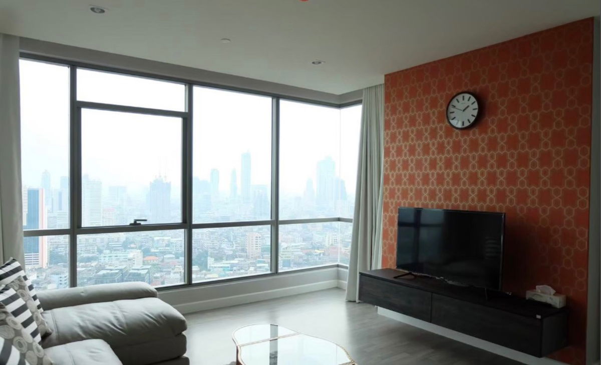 For rent: The Room Rama 4, large room, beautiful, ready to move in, near MRT Hua Lamphong. Interested, add Line @841qqlnr