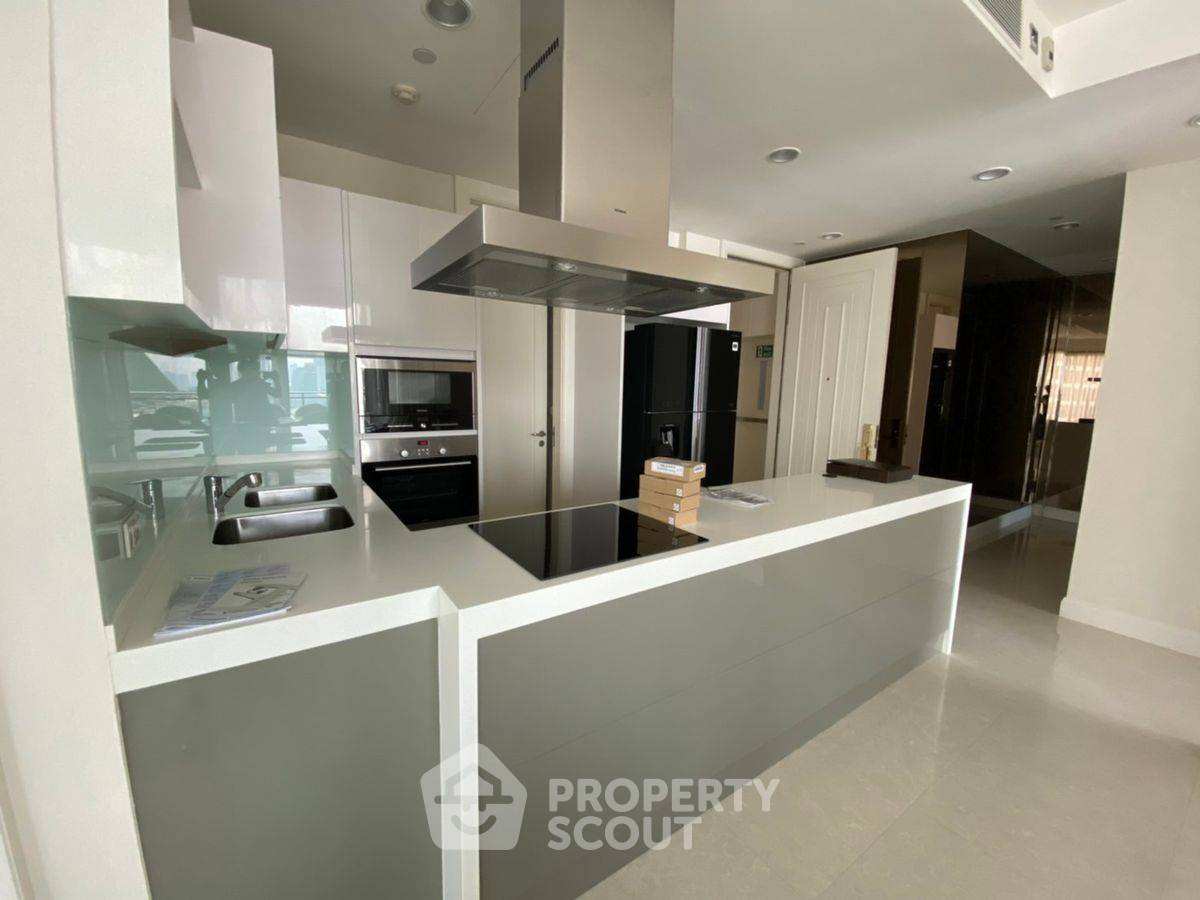 3-BR Condo at Q Langsuan near BTS Ratchadamri (ID 2203105)
