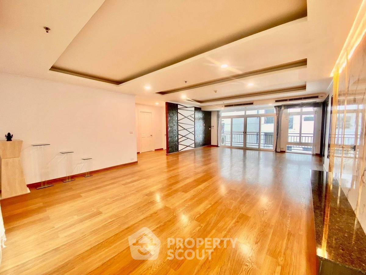 3-BR Condo at Wattana Suite Condominium near BTS Nana (ID 1495893)