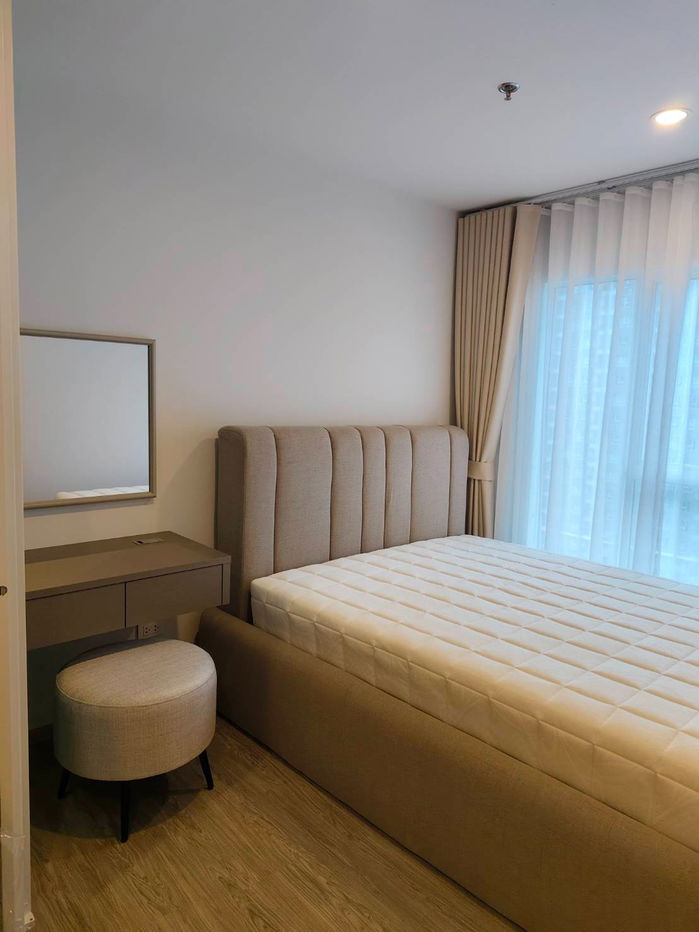 For rent: Regent Home Bangna, size 28.3 square meters, Building B, 21st floor, pool view, corner room