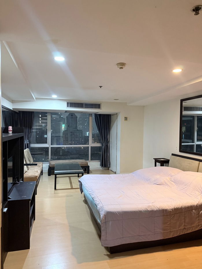 Code: KJ9048  for rent The Trendy Condominium   // Line ID: @kjcondo (with @) //