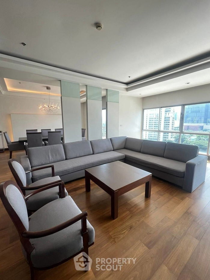 4-BR Condo at Royal Residence Park near BTS Phloen Chit (ID 2415161)