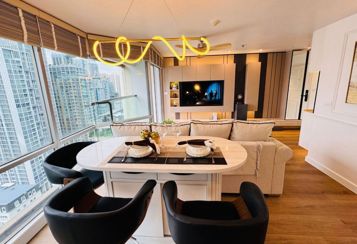 Sukhumvit Suites. 1bed 47sqm. Line id: @pfagent