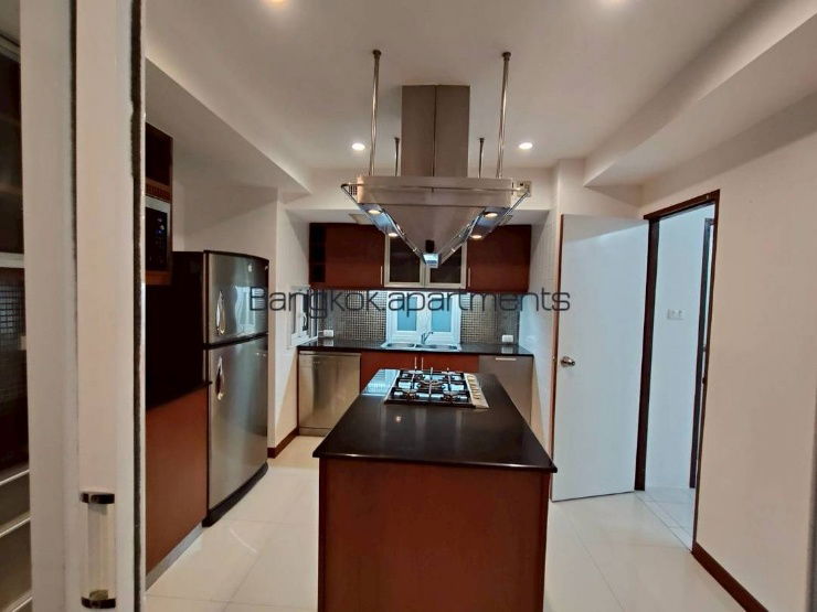 For rent 3 Bedrooms Sukhumvit pet friendly