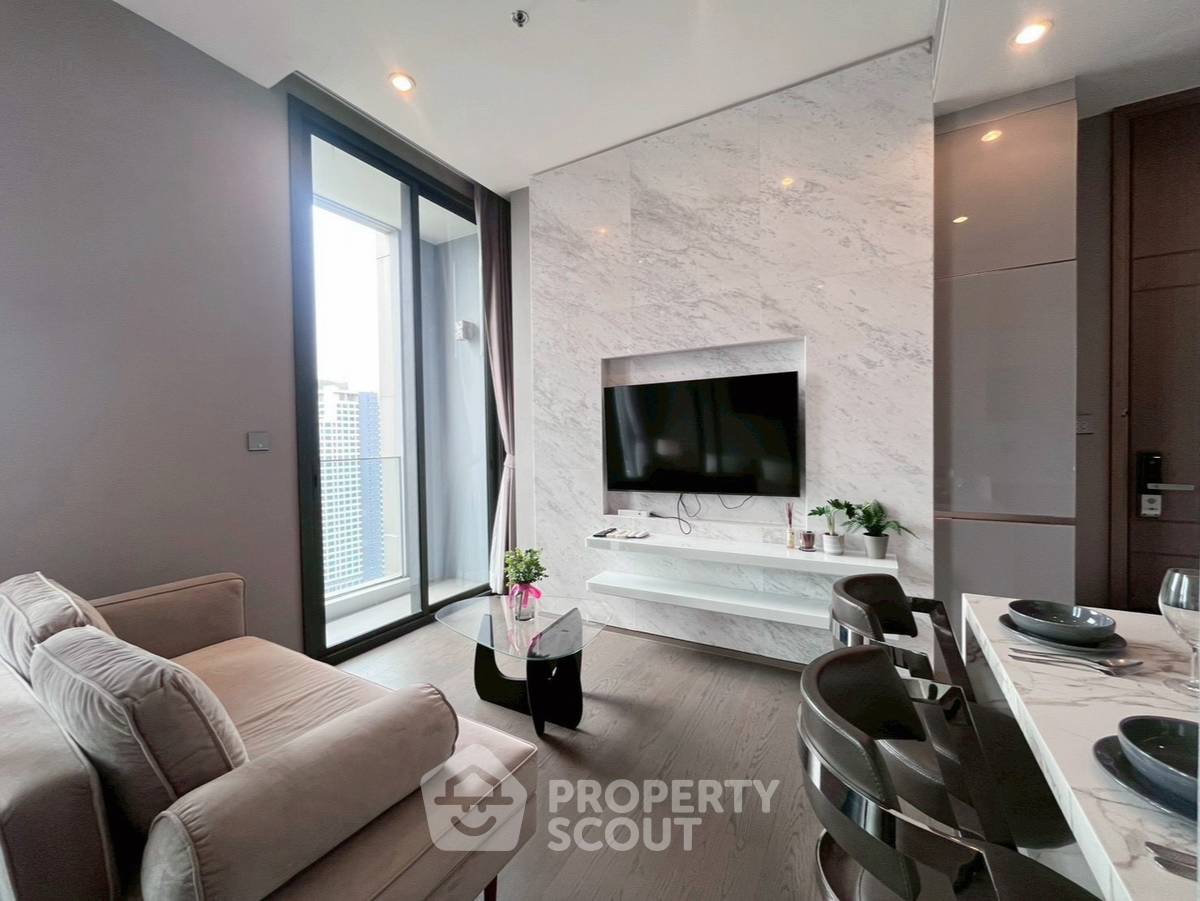1-BR Condo at The Esse At Singha Complex near MRT Phetchaburi (ID 2418179)