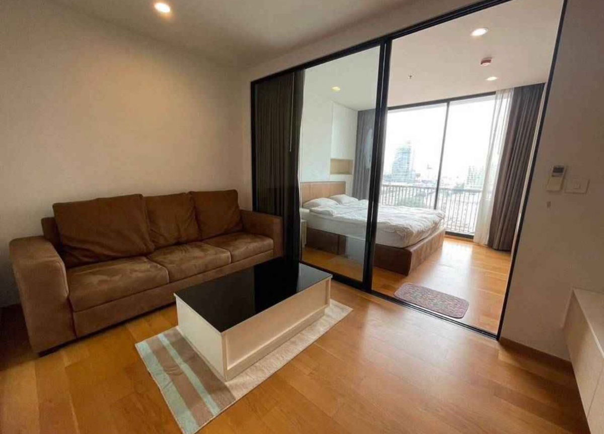 Noble Revo                    Silom