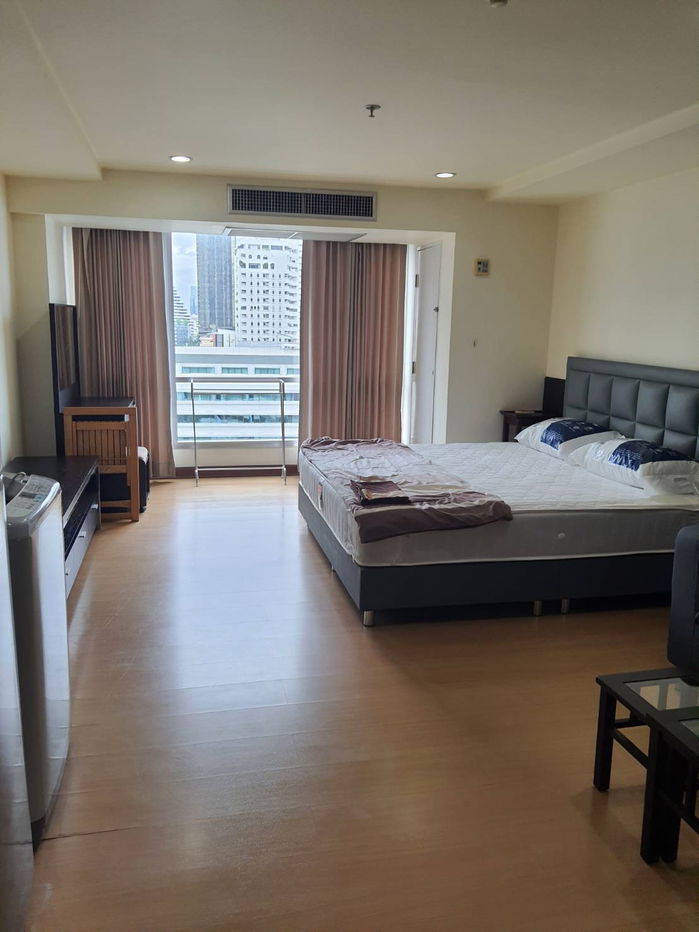 ให้เช่า : The เทรนดี้ คอนโด สุขุมวิท 13 at Line: @homefinder