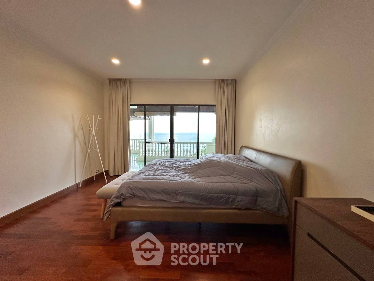 3-BR Condo at Baan Somprasong Condominiums in Na Chom Thian (ID 2137277)