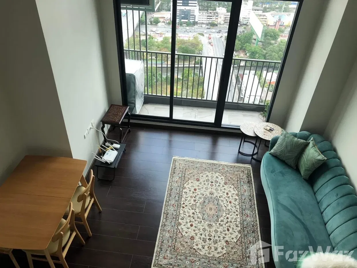 Explore the City of Lights in Luxury: Experience Bangkok from C Ekkamai's Modern Condo! 1372700