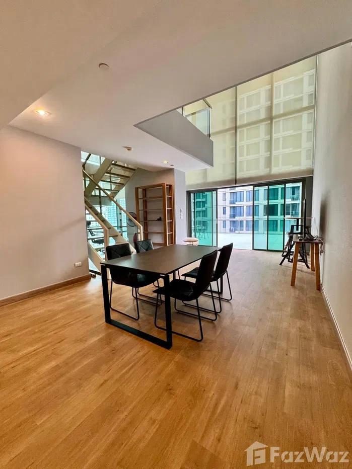 Spacious Duplex Condo in The Room Sukhumvit 21 73072