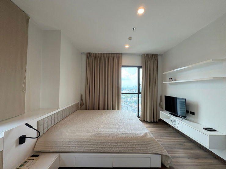 Available on 11/11/2025 — Wyne Sansiri, 1-Bedroom, 42 sqm, high floor, fully furnished with appliances. 📞 097-656-2369