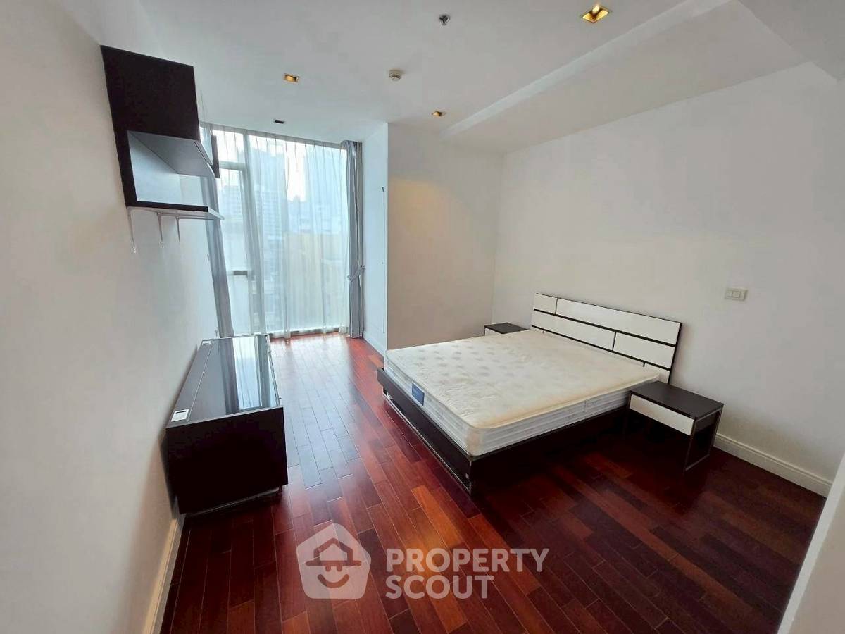 3-BR Condo at Athenee Residence near BTS Phloen Chit (ID 2418083)