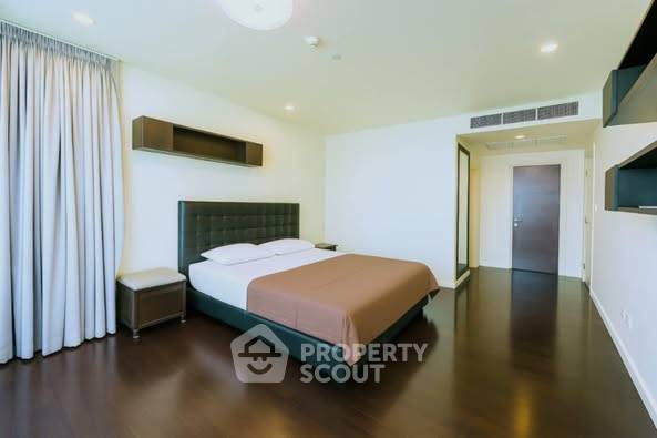 3-BR Condo at Watermark Chaophraya near BTS Krung Thon Buri (ID 2352983)