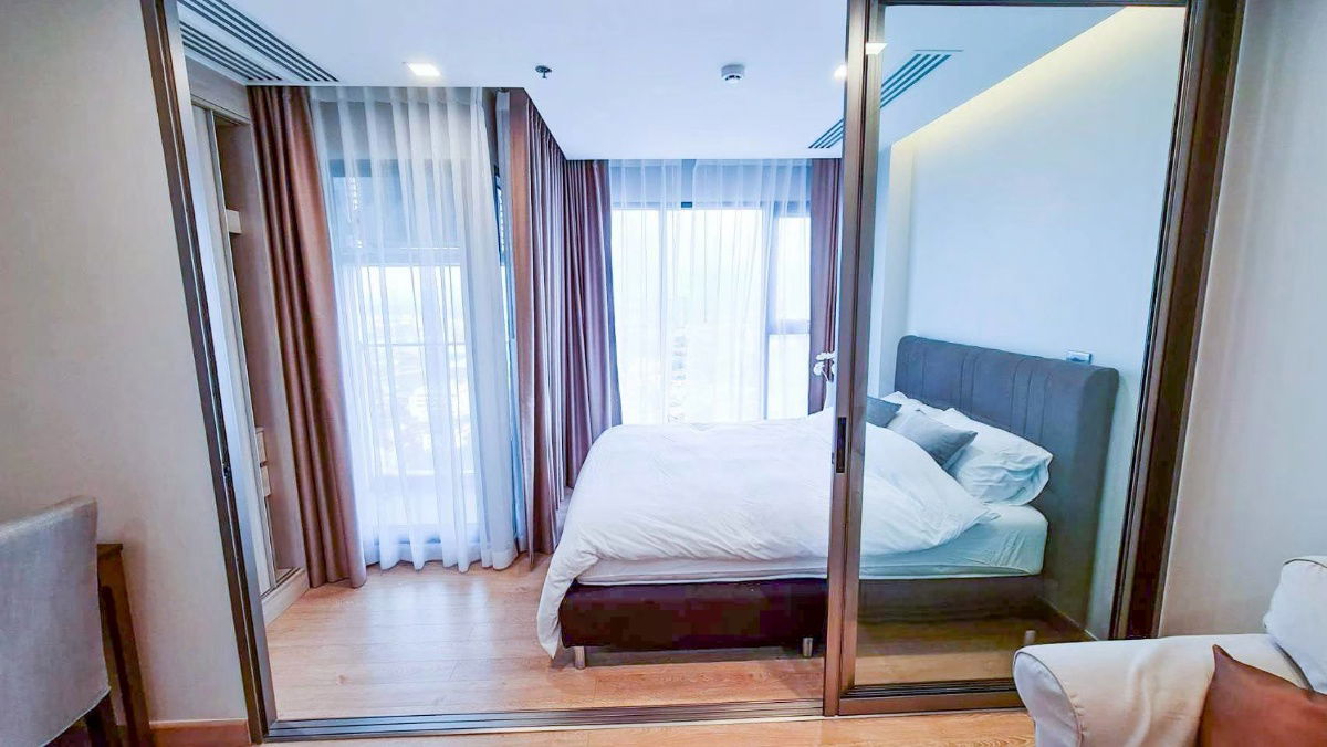 The condominium is completely furnished with luxurious rental and condominiums adjacent to Central Chonburi, 12,000 baht line: Rangsima07.