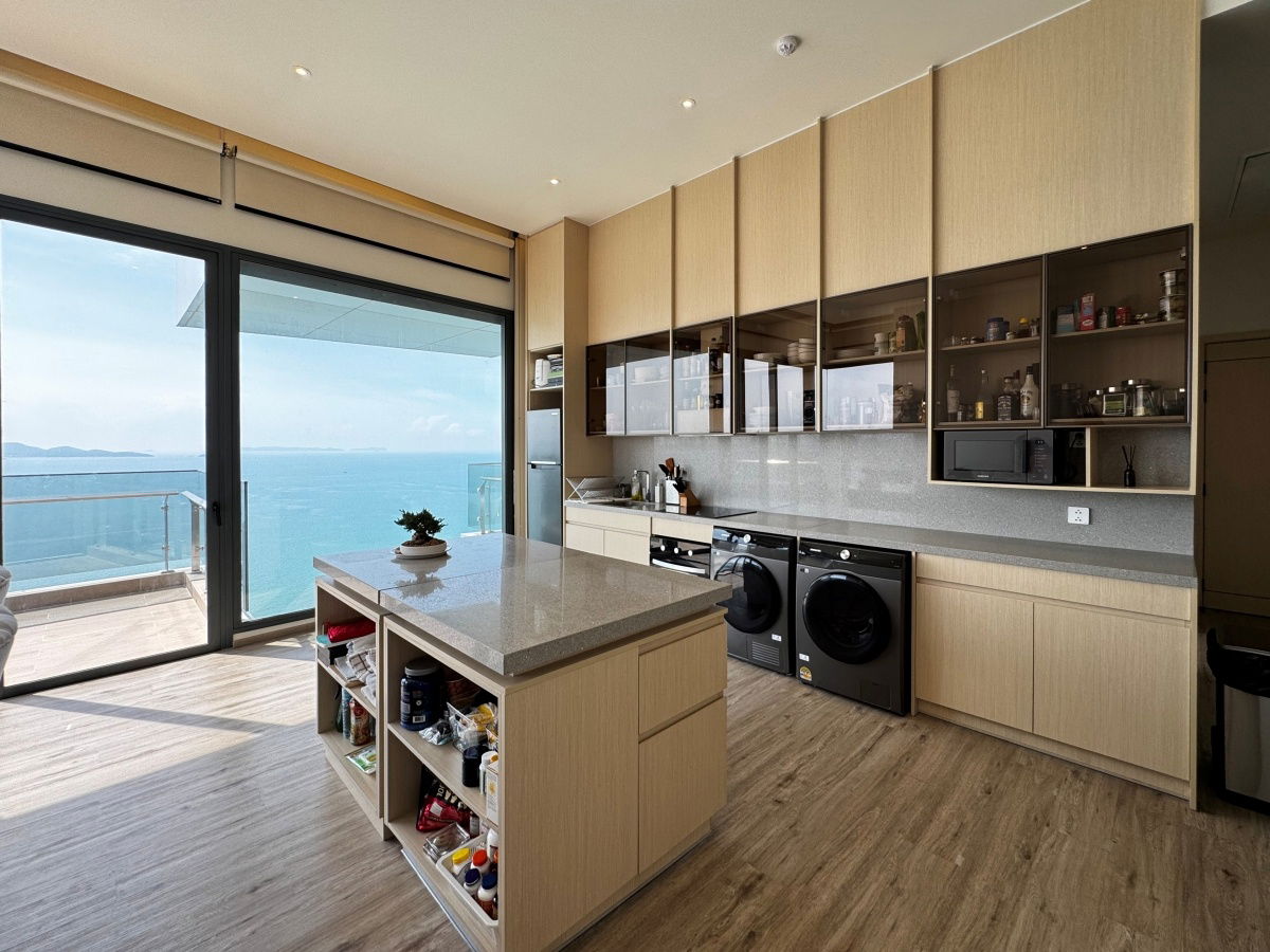 TA8539📲LineID @556ryccg🙆‍♀️Foreigner name🏖️3Bedroom 155sqm Floor46 Fully furnished AROM Wongamat Beach🦀