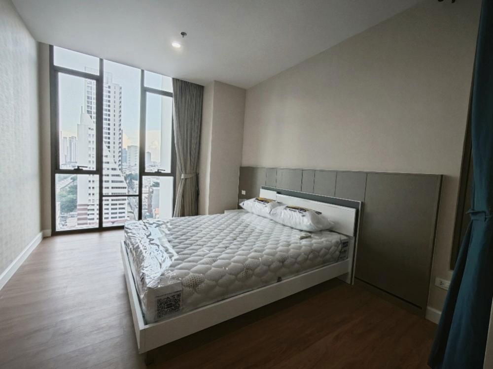 Condo next to Wongwian Yai BTS Station  The Room BTS Wongwian Yai