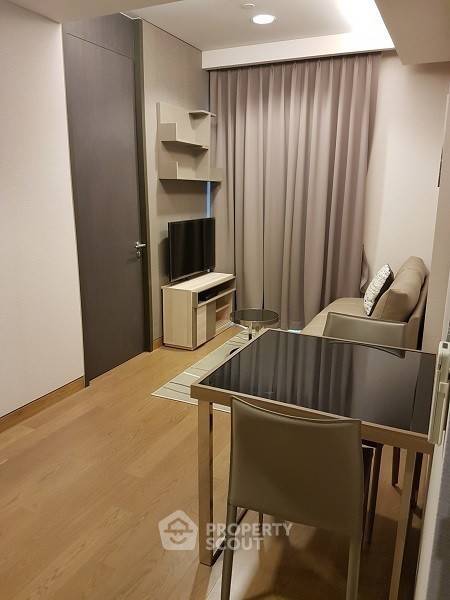 1-BR Condo at The Lumpini 24 near BTS Phrom Phong (ID 373033)