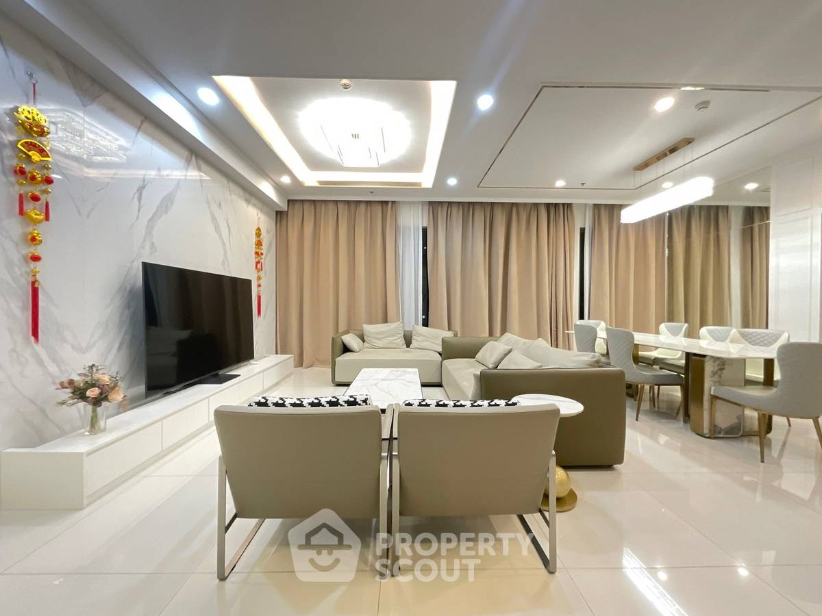 3-BR Condo at Supalai Oriental Sukhumvit 39 near MRT Phetchaburi (ID 1408456)