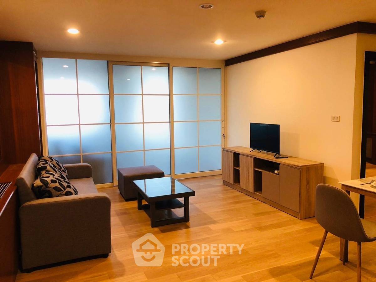 1-BR Condo at Supalai Place Sukhumvit 39 near BTS Phrom Phong (ID 1645736)
