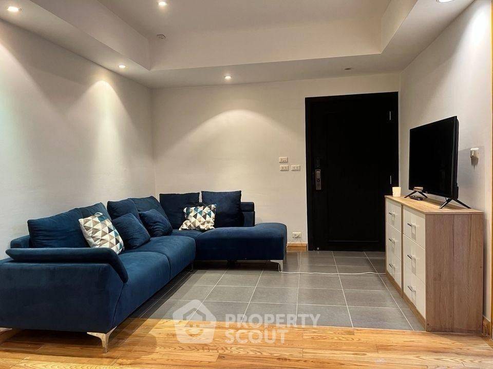 1-BR Condo at Nusa State Tower Condominium near BTS Saphan Taksin (ID 1928731)