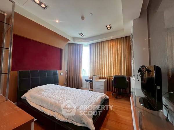 4-BR Condo at Watermark Chaophraya near BTS Krung Thon Buri (ID 2341766)