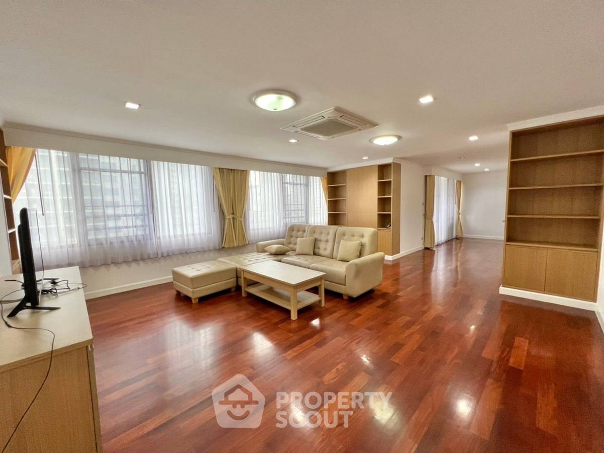 3-BR Condo at Acadamia Grand Tower near BTS Phrom Phong (ID 1957579)
