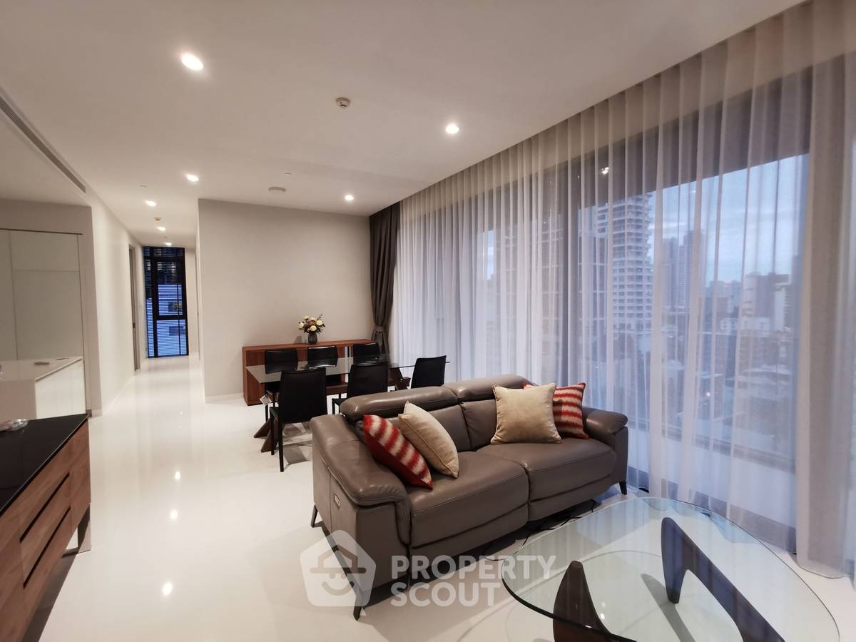 2-BR Condo at Vittorio Sukhumvit 39 near BTS Phrom Phong (ID 2074109)