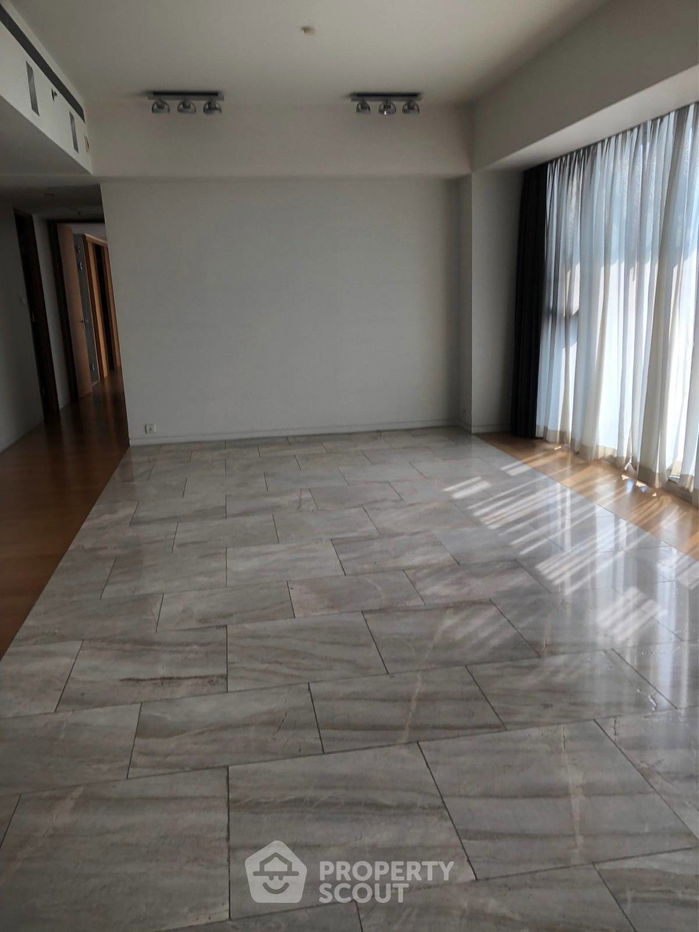 3-BR Condo at The Met Sathorn near BTS Chong Nonsi (ID 1971166)
