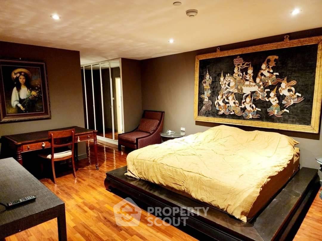 2-BR Condo at Nusa State Tower Condominium near BTS Saphan Taksin (ID 1482493)