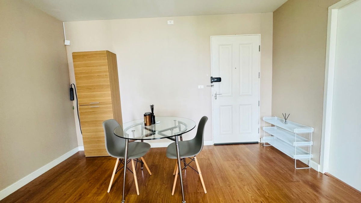 New room with Fully Furnished Condition: