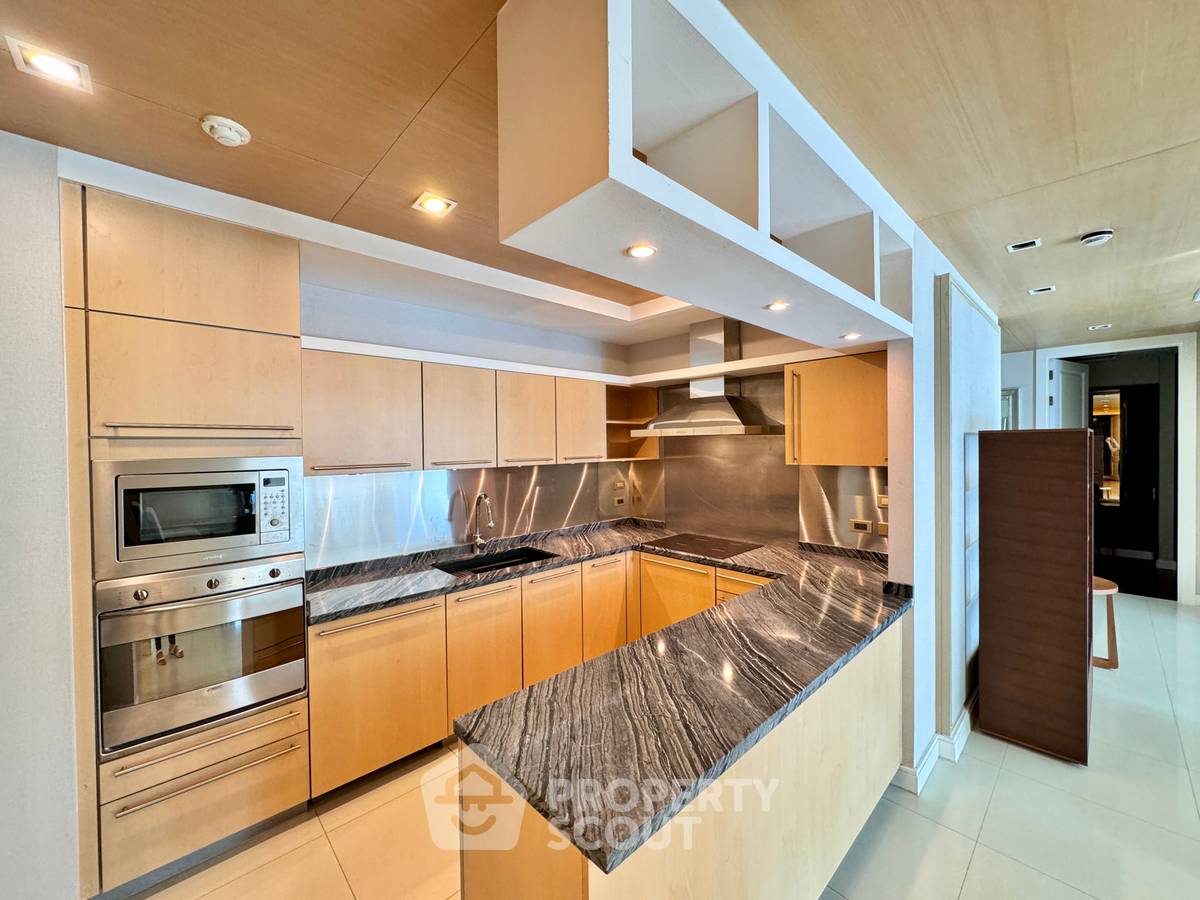 3-BR Condo at Athenee Residence near BTS Phloen Chit (ID 2129547)