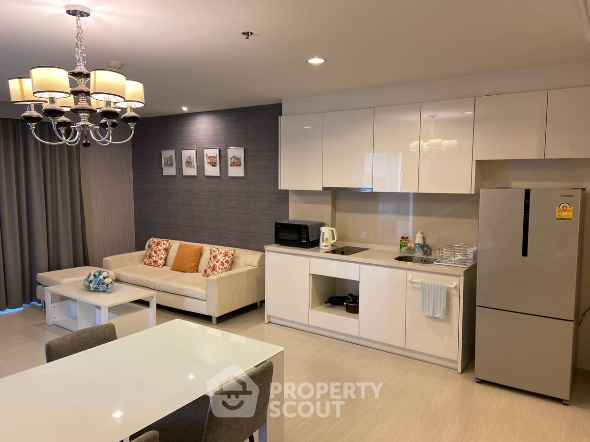 2-BR Condo at Rhythm Sukhumvit 42 near BTS Ekkamai (ID 2067369)