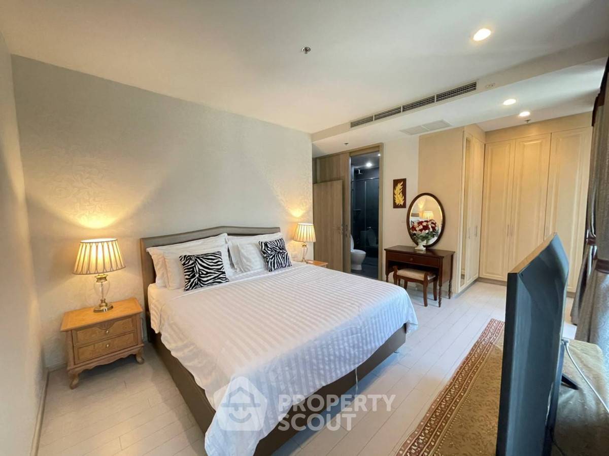 2-BR Condo at Noble Ploenchit near BTS Phloen Chit (ID 2395540)