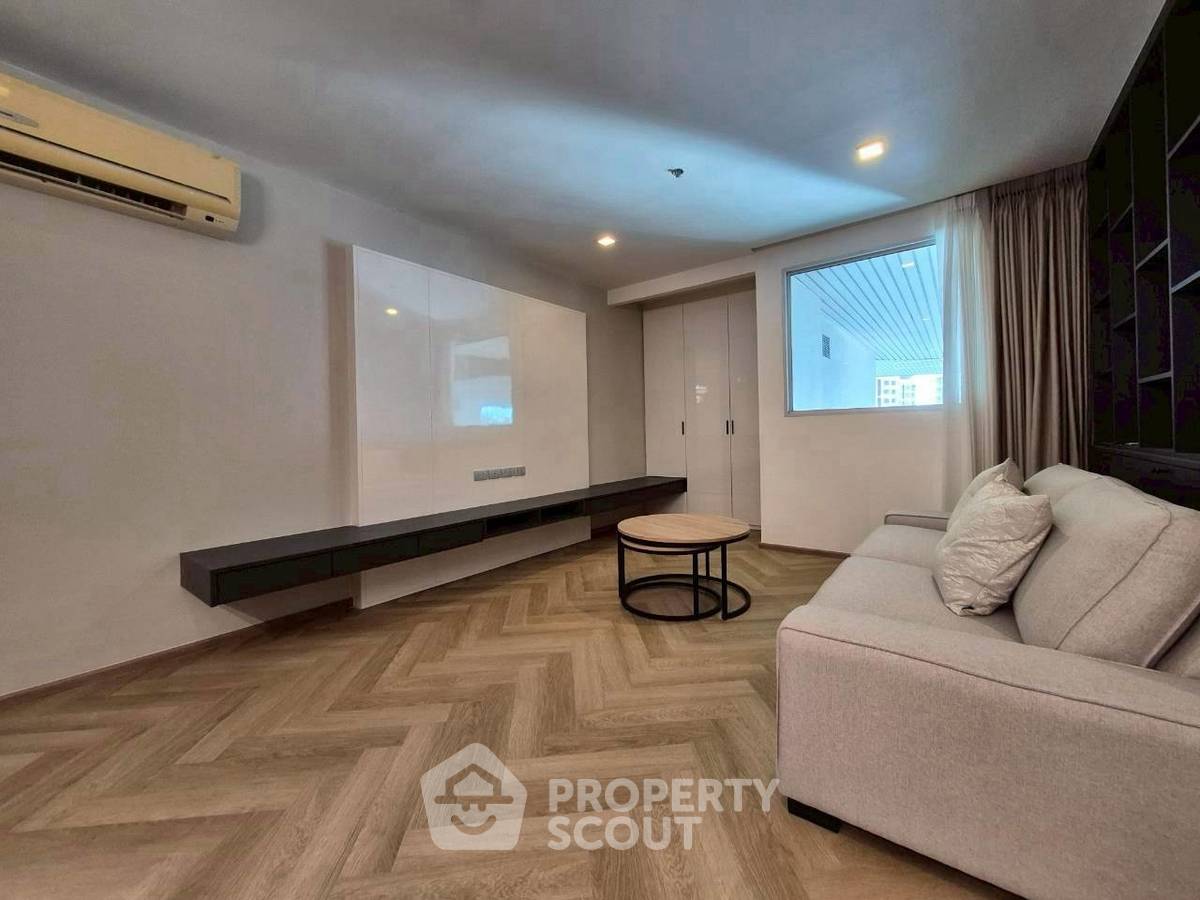 3-BR Condo at Sky Walk Residences near BTS Phra Khanong (ID 2366608)