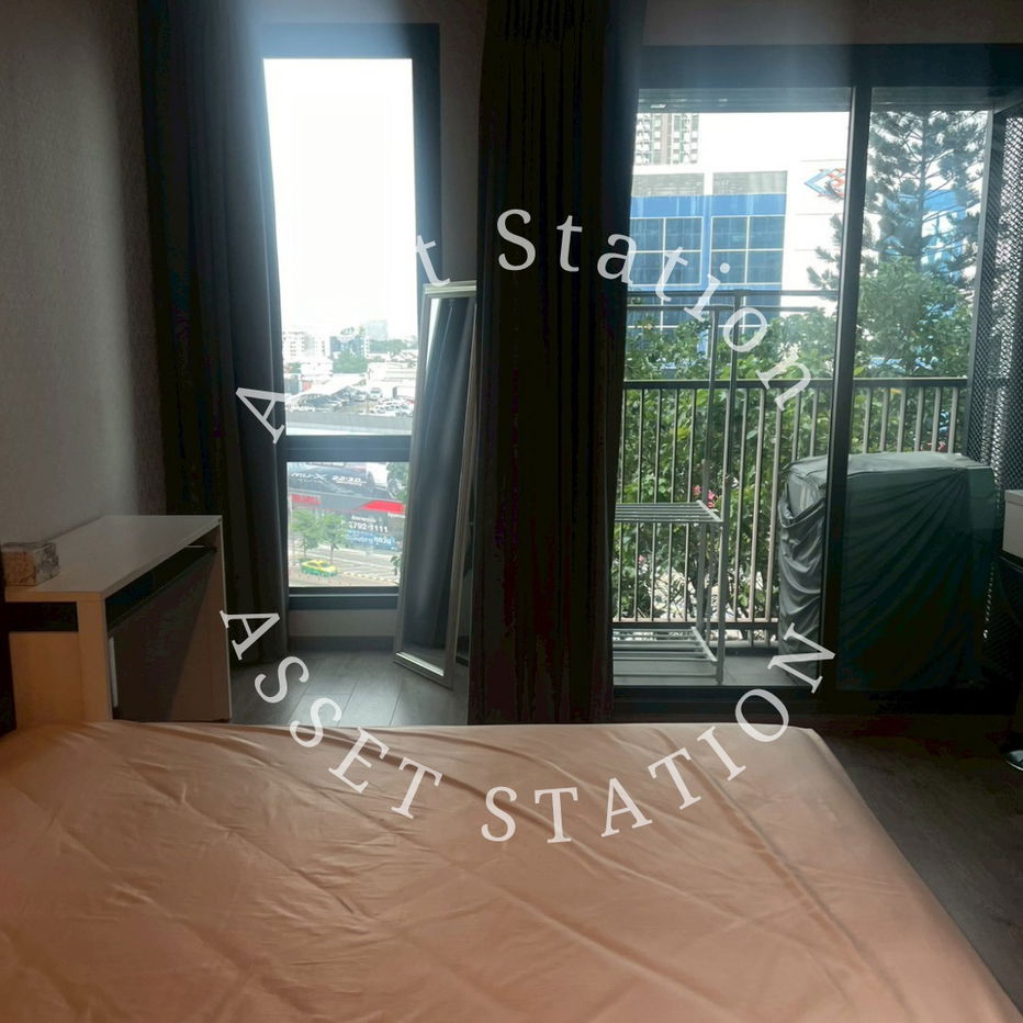 Ready for rent: Whizdom Avenue Ratchada-Ladprao, next to MRT Ladprao. Hurry and reserve now!