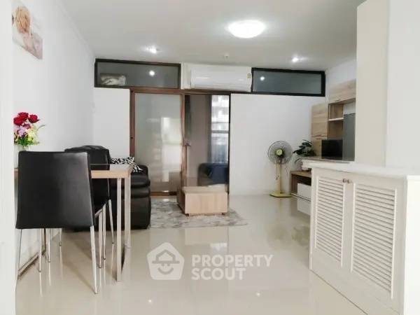 1-BR Condo at Supalai Place Sukhumvit 39 near BTS Phrom Phong (ID 2317156)