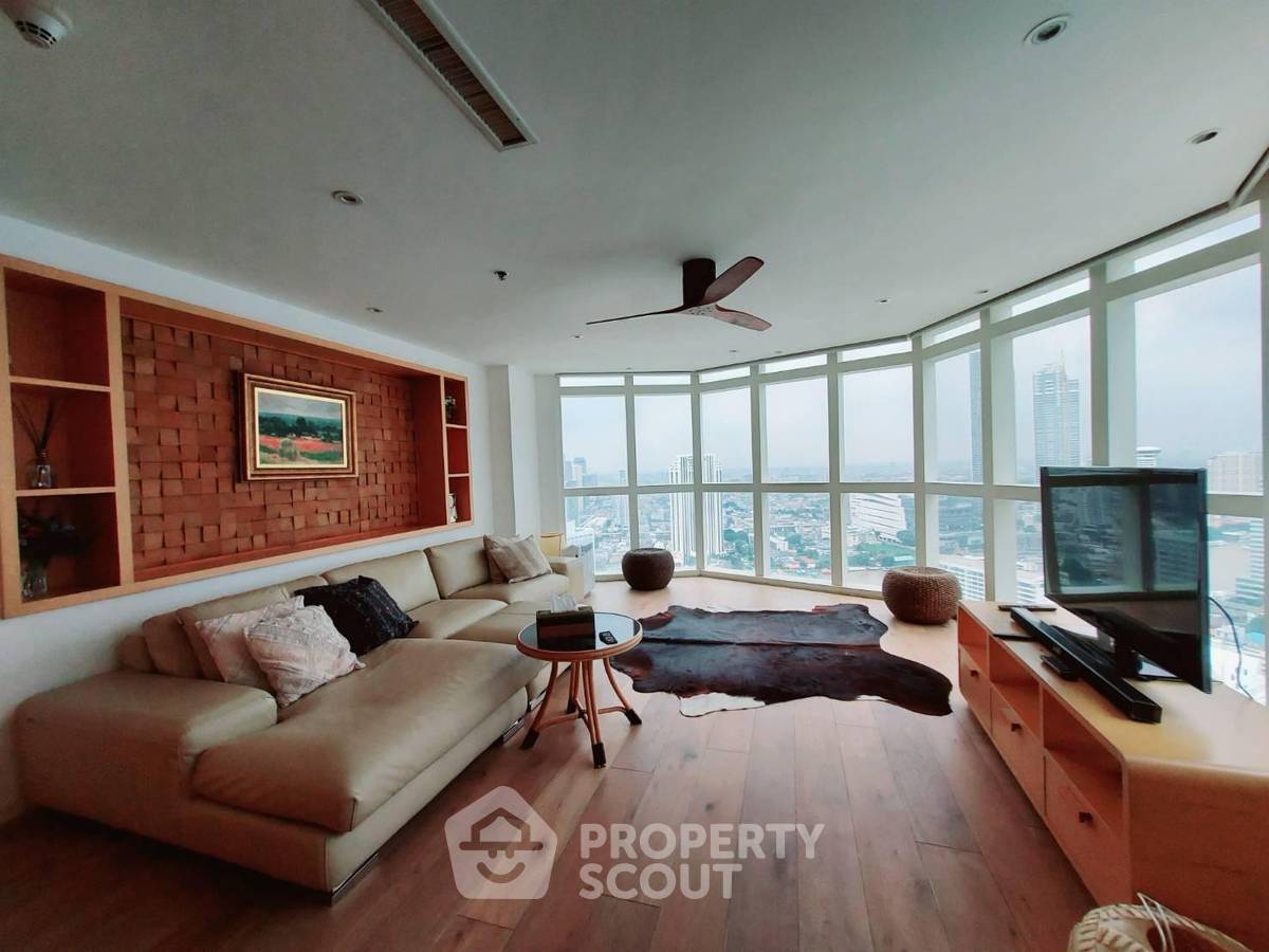 2-BR Condo at Nusa State Tower Condominium near BTS Saphan Taksin (ID 452748)