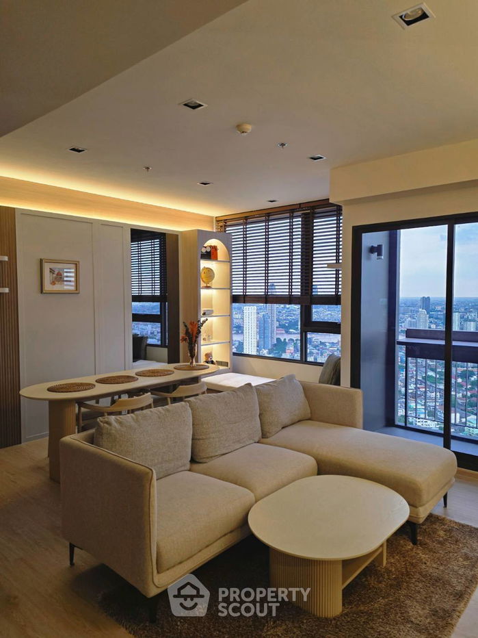 2-BR Condo at Reference Sathorn-Wongwianyai near BTS Wongwian Yai (ID 2349889)